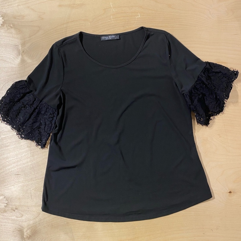 Knapp Studio Black Lace Sleeve Women’s Top Large (QU)